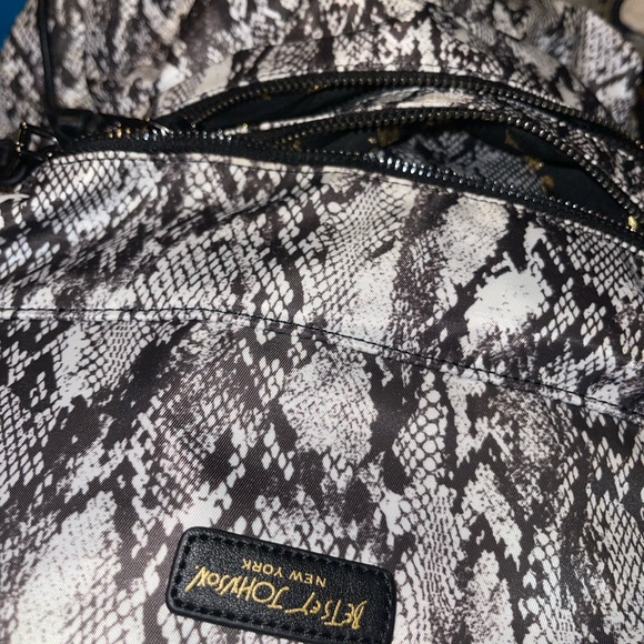 Betsy Johnson - New York Backpack - Picture 7 of 7